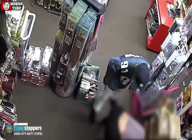 Video :caught at a supermarket kissing the butt of a stranger!
